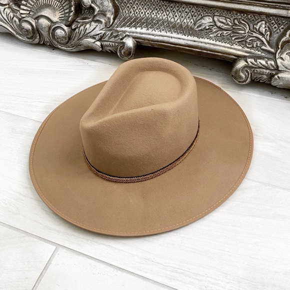 CEDAR— in Camel - Picture 5 of 5